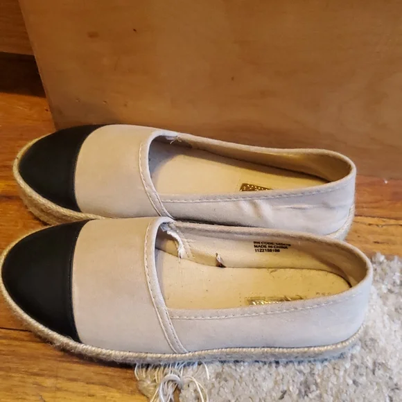 Shoes - Picture 2 of 5